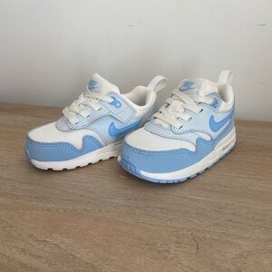 Nike air max Blue and White Retro Sneakers